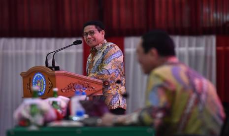 Menteri Desa, PDT dan Transmigrasi Abdul Halim Iskandar memberikan pembekalan kepada Calon Wisudawan Angkatan XVII Institut Pemerintah Dalam Negeri (IPDN) di Kampus IPDN, Jatinangor, Sumedang, Jawa Barat, Rabu (22/7/2020).