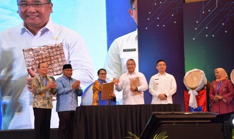 Menteri Desa, PDT, dan Transmigrasi Eko P Sandjojo memberikan sambutan dalam Rakornas Pemberdayaan Perempuan dan Perlindungan Anak di BSD, Tangerang, Banten, Rabu (24/4). 