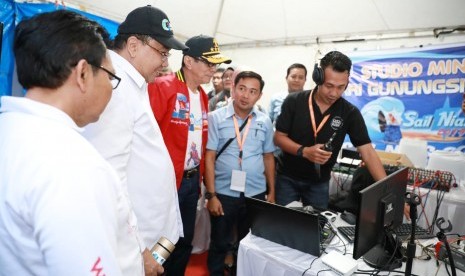 Menteri Desa, PDT, dan Transmigrasi Eko Putro Sandjojo bersama Menteri Hukum dan Hak Asasi Manusia Yasonna  Hamonangan Laoly meninjau persiapan Teluk Dalam sebagai pusat kegiatan Sail Nias 2019, Sumatera Utara, Jumat (13/9/2019). Sail Nias 2019 yang merupakan penyelenggaraan program Sail Indonesia ke-11 diharapkan dapat memberikan manfaat terutama peningkatan jumlah wisatawan dan pertumbuhan ekonomi di Nias. 