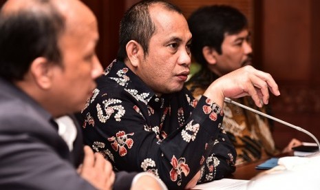 Menteri Desa, PDT dan Transmigrasi, Marwan Jafar dengan di dampingi Sekjen Kemendesa dan Dirjen Pembangunan Dan Pemberdayaan Masyarakat Desa, Prof. Erani Yustika, selain itu menteri desa juga memperkenalkan Ketua Satgas, Kacung Marijan, Divisi Sosialisasi,