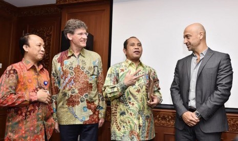 Menteri Desa, PDT dan Transmigrasi, Marwan Jafar didampingi Sekjen Kemendes PDTT Anwar Sanusi  menerima  Mark Smulder dari FAO dan Direktur ILO untuk Indonesia dan Timor Leste Francscaesco D'Ovidio. 