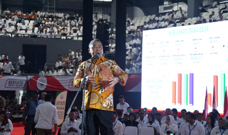 Menteri Desa, Pembangunan Daerah Tertinggal dan Transmigrasi Eko P Sandjojo dihadapan ribuan kepala desa saat acara Silaturahmi Nasional Pemerintahan Desa se-Indonesia Tahun 2019 di Tennis Indoor Senayan pada Rabu, (10/4).