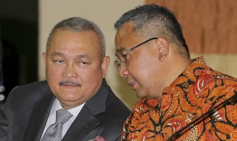 Menteri Desa Pembangunan Daerah Tertinggal dan Transmigrasi Eko Putro Sandjojo (kanan) 