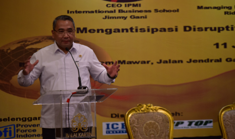 Menteri Desa, Pembangunan Daerah Tertinggal, dan Transmigrasi Eko Putro Sandjojo saat menjadi keynote speaker dalam acara Gathering 15 tahun Proven Force Indonesia (PFI) di Balai Kartini Jakarta, Kamis (11/1). Dalam acara tersebut dirinya menyatakan bagwa dana desa Rp 60 Triliun tahun 2017 kemarin berhasil terserap 98,47 persen dan merupakan sebuah peningkatan dari tahun sebelumnya. 