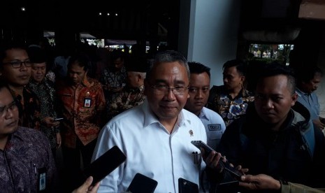 Menteri Desa Pembangunan Daerah Tertinggal dan Transmigrasi, Eko Putro Sandjojo mengadakan kunjungan kerja ke Pendopo Agung, Kabupaten Malang, Jumat (8/3). 