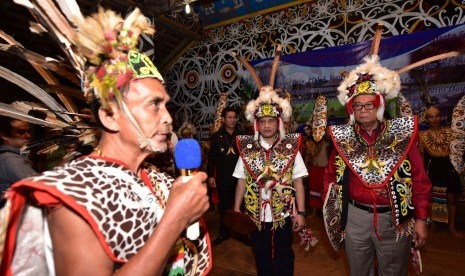 Menteri Desa, Pembangunan Daerah Tertinggal, dan Transmigrasi Marwan Jafar (tengah).