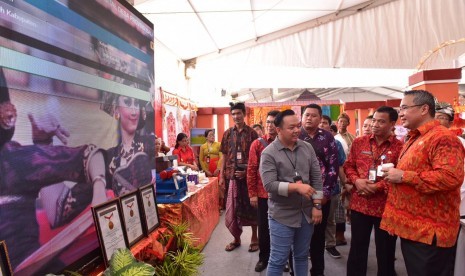 Menteri Desa, Pembangunan Daerah Tertinggal, dan Transmigrasi (Mendes PDTT) Eko Putro Sandjojo membuka Temu Karya Nasional, Gelar TTG XX, dan Pekan Inovasi Perkembangan Desa dan Kelurahan (PINDesKel) 2018 di Kabupaten Badung, Bali, Jumat (19/10).