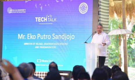 Menteri Desa, Pembangunan Daerah Tertinggal, dan Transmigrasi (Mendes PDTT) Eko Putro Sandjojo saat menjadi pembicara pada acara TECHTalk@Tsinghua South East Asia (SEA) Center dengan topik Industry Revolution 4.0 Shape Your Future with Artificial Intelligence and Big Data, Sabtu (12/1).