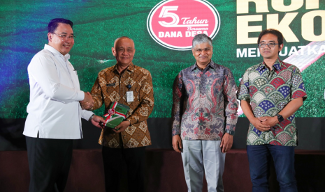 Menteri Desa, Pembangunan Daerah Tertinggal, dan Transmigrasi (Mendes PDTT) Eko Putro Sandjojo meluncurkan buku 