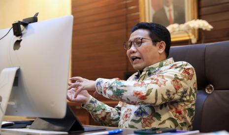 Menteri Desa, Pembangunan Daerah Tertinggal dan Transmigrasi (Mendes PDTT), Abdul Halim Iskandar, meluncurkan buku SDGs Desa. (ilustrasi)