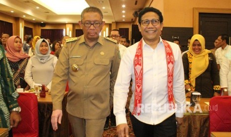 Gubernur Kalimantan Barat Sutarmidji (kiri) 