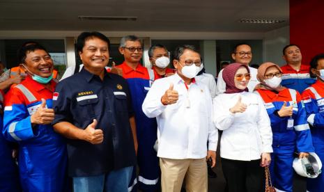 Menteri Energi dan Sumber Daya Mineral (ESDM), Arifin Tasrif, kembali mengunjungi proyek pengembangan lapangan gas Jambaran-Tiung Biru (JTB) yang tengah mempersiapkan diri memasuki proses gas-in di Desa Bandungrejo, Ngasem, Bojonegoro, Jawa Timur, Kamis (28/7/2022).