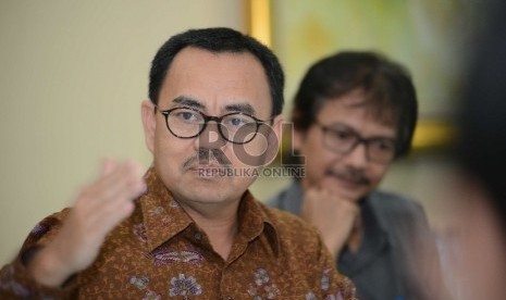 Menteri energi dan sumber daya mineral (ESDM ) Sudirman Said beraudiensi saat berkunjung di kantor Republika, Jakarta, Senin (16/4).(Republika/Rakhmawaty La'lang).