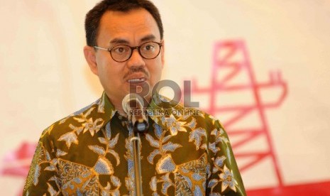 Menteri Energi dan Sumber Daya Mineral (ESDM), Sudirman Said memberikan keterangan kepada wartawan terkait serapan anggaran Kementerian ESDM di Jakarta, Selasa (29/12).