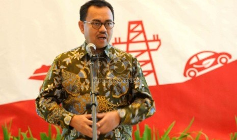 Menteri Energi dan Sumber Daya Mineral (ESDM), Sudirman Said memberikan keterangan kepada wartawan terkait serapan anggaran Kementerian ESDM di Jakarta, Selasa (29/12).