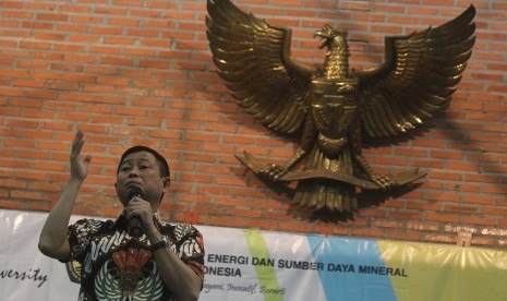 Menteri ESDM Ignasius Jonan memberikan kuliah umum tentang Wawasan Kebangsaan di Auditorium Benedictus Universitas Katolik Widya Mandala, Surabaya, Jawa Timur, Sabtu (6/4/2019). 