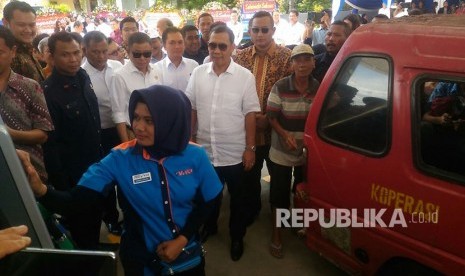 Menteri ESDM, Ignasius Jonan meresmikan SPBU VIVO di Cipayung, Kamis (25/10).