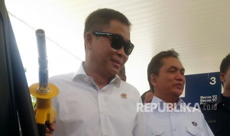 Menteri ESDM, Ignasius Jonan meresmikan SPBU VIVO di Cipayung, Kamis (25/10).