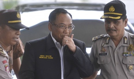 Menteri ESDM Jero Wacik tiba di kantor Komisi Pemberantasan Korupsi, Jakarta Selatan, Senin (2/12). 