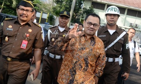 Menteri ESDM Sudirman Said memenuhi panggilan Jaksa Agung Muda Tindak Pidana Khusus (Jampidsus) di Kejaksaan Agung, Jakarta, Senin (7/12). (Republika/Yasin Habibi)