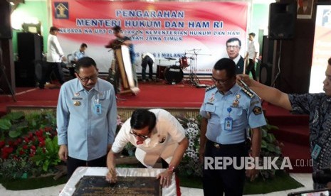 Menteri Hukum dan HAM RI, Yassona Laoly baru saja meresmikan Gedung Pesantren At-Taubah khusus narapidana di Lapas Klas 1 Malang, Jawa Timur, Senin (5/6). 