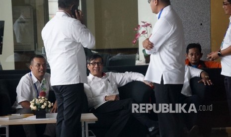 Menteri Hukum dan HAM Yasonna Laoly bersiap menjalani pemeriksaan di Gedung KPK, Jakarta, Senin (3/7).