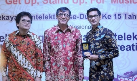 Menteri Hukum dan HAM Yasonna Laoly (tengah).