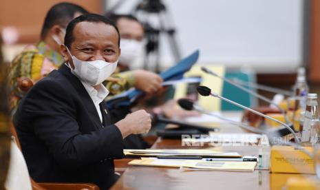 Menteri Investasi/Kepala BKPM Bahlil Lahadalia mengikuti rapat kerja dengan Komisi VI DPR di Kompleks Parlemen, Senayan, Jakarta, Selasa (8/6/2021).