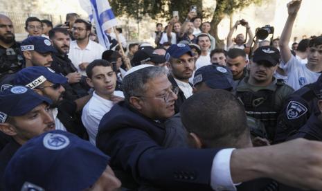 Pasukan Israel menyerang jamaah Palestina di Bab as-Silsila, salah satu pintu masuk utama ke kompleks Masjid Al Aqsa di Yerusalem Timur.