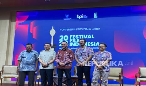 Menteri Kebudayaan Fadli Zon, Wamen Kebudayaan Giring Ganesha, beserta jajaran Komite Festival Film Indonesia (FFI) dalam konferensi pers FFI 2024 di Jakarta, Kamis (14/11/2024).