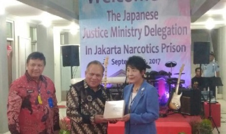 Menteri Kehakiman Jepang, Yoko Kamikawa mengunjungi Lapas Narkotika Klas IIA dan Rutan Cipinang ditemani Plt Dirjen Pemasyarakatan, Makmun, Sabtu (9/9). 