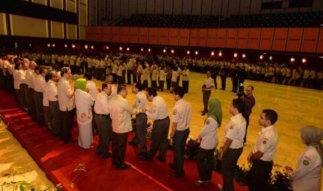 Menteri Kehutanan menerima ucapan selamat Hari Raya Idul Fitri, dari para pejabat dan karyawan/karyawati lingkup Kemenhut di Auditorium Manggala Wanabakti Gedung Kementerian Kehutanan, Jakarta, Senin, (4/8). (Dok.Pushumas Kemenhut)