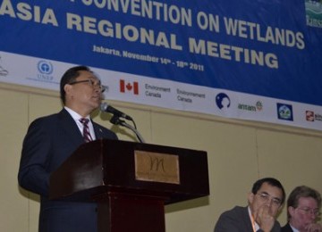 Menteri Kehutanan Zulkifli Hasan saat berbicara di Pertemuan Ramsar Asia, Senin (14/11), di Jakarta.