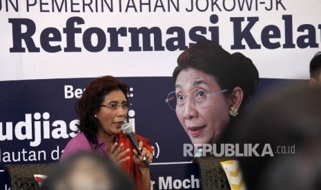 Menteri Kelautan dan Perikanan Susi Pudjiastuti saat menjadi pembicara dalam diskusi dua tahun kepemimpinan Jokowi-JK di Jakarta, Kamis (20/10). 