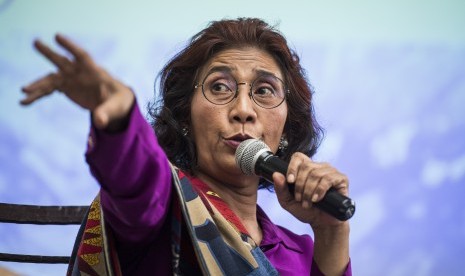 Penangkapan Kapal: Menteri Kelautan dan Perikanan yang juga sebagai Komandan Satuan Tugas Pemberantasan Penangkapan ikan secara ilegal (Satgas 115) Susi Pudjiastuti memberikan keterangan terkait penangkapan kapal Vietnam di laut Natuna Utara, Bandung, Jawa Barat, Senin (25/2/2019).