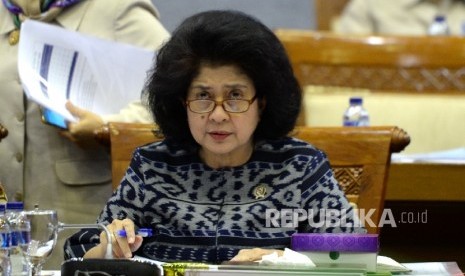  Menteri Kesehatan Nila Fardi Moeloek mengikuti Rapat Kerja bersama Komisi IX DPR RI di Komplek Parlemen Senayan, Jakarta, Senin (20/3).