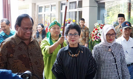 Menteri Kesehatan Republik Indonesia, Prof. Dr. dr. Nila Djuwita F. Moeloek, Sp.M (K) menghadiri perayaan HUT RS Azra ke-25.