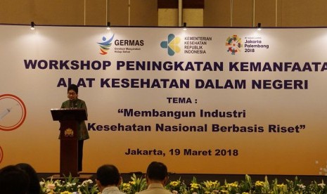 Menteri Kesehatan RI Nila F Moeloek memberi sambutan dalam pembukaan workshop Peningkatan Kemanfaatan Alat Kesehatan Dalam Negeri di Jakarta, Senin (19/3). 