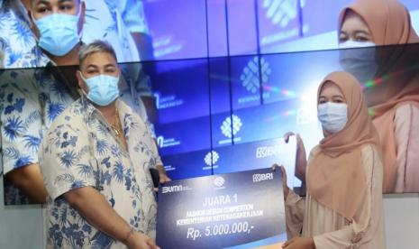 Menteri Ketenagakerjaan, Ida Fauziyah, mengapresiasi dan mendukung pelaku industri fesyen yang masih mampu bertahan di tengah pandemi Covid-19. Menaker pun berharap berbagai tantangan dan kendala di tengah pandemi Covid -19 menjadi momentum bagi pelaku industri fesyen untuk berkreasi, berinovasi, berkolaborasi, dan beradaptasi.