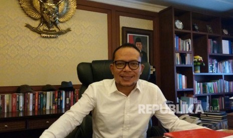 Menteri Ketenagakerjaan RI M. Hanif Dhakiri saat ditemui di Gedung Kemenaker Gatot Subroto Jakarta, Selasa (20/3). 