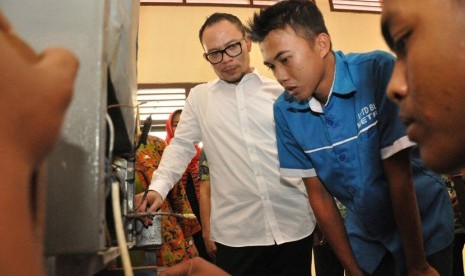 Menteri Ketenagkerjaan RI, M. Hanif Dhakiri meninjau langsung proses pelatihan vokasional di Balai Latihan Kerja (BLK) Metro, Lampung.