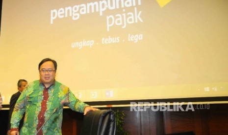 Menteri Keuangan, Bambang Brodjonegoro bersiap memberikan pernyataan kepada wartawan seputar Pengampunan Pajak (tax amesty) dan Rancana Anggaran Pendapatan dan Belanja Negara Perubahan (RAPBN-P) 2016 di Gedung Kementerian Keuangan, Jakarta, Rabu (29/6).  