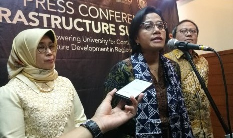 Menteri Keuangan RI, Sri Mulyani Indrawati, menjadi Keynote Speaker di acara Infrastructure Summit 2019: Empowering U niversity for Continuous PPP Infrastructure Development in Rehional Government di Graha Sanusi Unpad, Jumat (26/4).