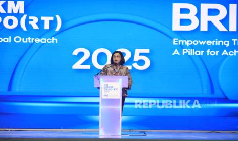 Menteri Keuangan RI, Sri Mulyani Indrawati saat sampaikan sambutan dalam BRI Microfinance Outlook 2025 yang berbarengan dengan penyelenggaraan BRI UMKM EXPO(RT) 2025 di ICE BSD City, Tangerang pada Kamis (30/1/2025).