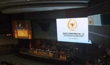 Menteri Keuangan Sri Mulyani dalam Rapat Paripurna DPR di Gedung DPR/ MPR, Jakarta, Selasa (24/9). Melalui rapat ini, Undang-Undang APBN Tahun Anggaran 2020 resmi disahkan. 