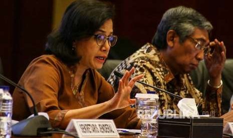 Menteri Keuangan Sri Mulyani Indrawati (kiri) bersama Wakil Menteri Keuangan Mardiasmo (kanan) memberikan keterangan pers mengenai APBN Kinerja dan Fakta (KiTa) di Jakarta, Jumat (21/9). Menurut Menkeu defisit Anggaran Pendapatan dan Belanja Negara (APBN) sampai dengan Agustus 2018 sebesar Rp150,7 triliun. Angka tersebut lebih kecil dibandingkan dengan tahun lalu yang mencapai Rp224,9 triliun. 