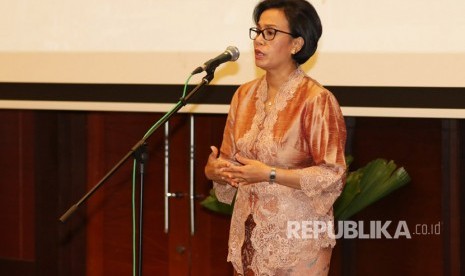 Menteri Keuangan Sri Mulyani Indrawati memberikan pengarahan saat pelantikan pejabat eselon satu Kementerian Keuangan di Jakarta, Jumat (28/7). 