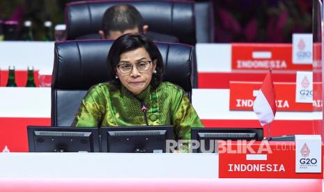 Menteri Keuangan Sri Mulyani Indrawati memimpin pertemuan tingkat Menteri Keuangan dan Gubernur Bank Sentral atau Finance Ministers and Central Bank Governors Meeting (FMCBG) di Jakarta Convention Center, Jakarta, Kamis (17/2/2022). Pertemuan yang berlangsung pada 17-18 Februari 2022 itu merupakan rangkaian pertemuan di Jalur Keuangan dalam Presidensi G20 Indonesia yang membawa enam agenda prioritas, yakni exit strategy untuk mendukung pemulihan yang adil, pembahasan scarring effect untuk mengamankan pertumbuhan masa depan, sistem pembayaran di era digital, keuangan berkelanjutan, inklusi keuangan, dan perpajakan internasional. 