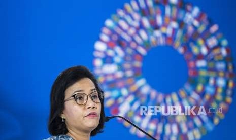 Menteri Keuangan Sri Mulyani Indrawati menyampaikan sambutannya saat pembukaan Sharia Economic Forum di sela Pertemuan Tahunan IMF World Bank Group 2018, Nusa Dua, Bali, Ahad (14/10). 