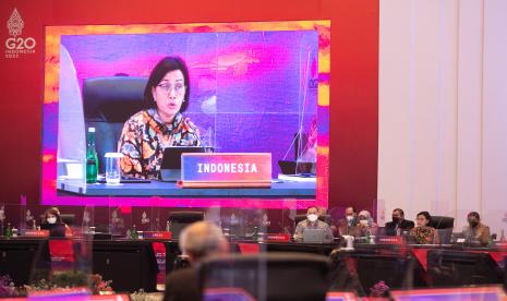 Menteri Keuangan RI, Sri Mulyani mendorong efisiensi aplikasi pemerintah yang saat ini jumlahnya lebih dari 400 ribu aplikasi. Dalam diskusi Leaders Talk Festival Ekonomi Keuangan Digital Indonesia (FEKDI) 2022, Senin (11/7), ia menyampaikan pentingnya digitalisasi untuk mentransformasi ekonomi, birokrasi pemerintah, dan masyarakat. 